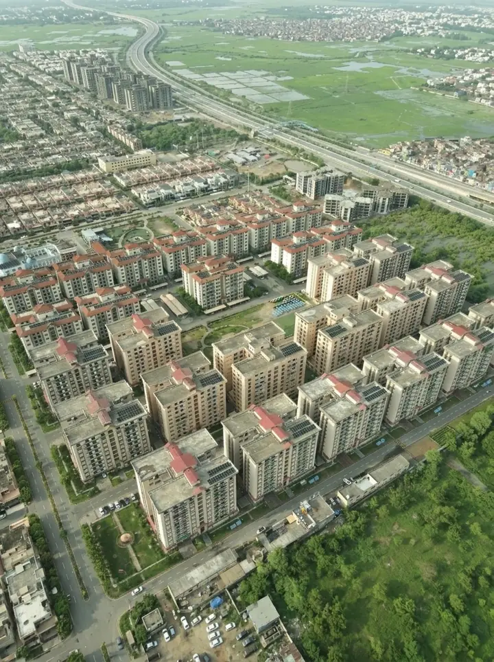 Solar installation on an urban housing project